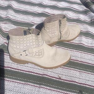 Grey suede TEVA waterproof boots size US 7